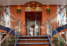 Flussschiff MS Iwan Bunin, Russland, Atrium Treppe